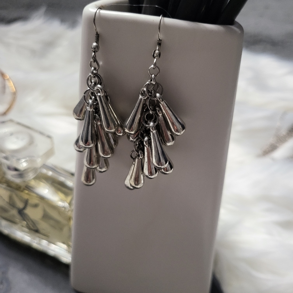 Silver raindrop cluster earrings.